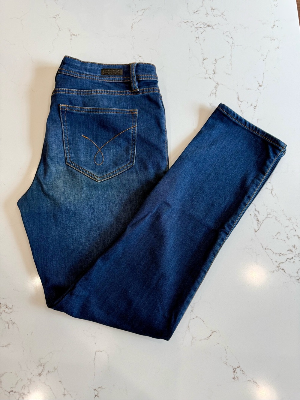 Women’s Vintage Weatherproof Dark Blue Jeans in Like New Condition. Size 8